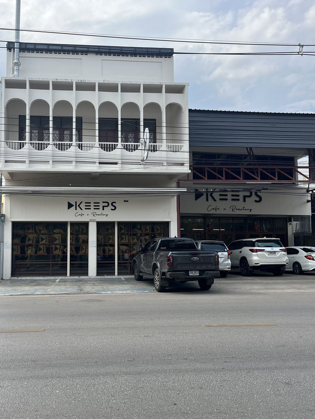 KEEPS Café x Roastery ลำปาง คาเฟ่สุดเท่!