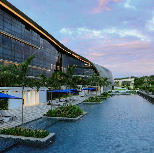 “Dusit Thani Laguna – A Tranquil Thai-Inspired Oasis in Singapore”