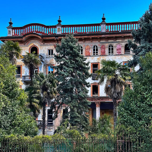 Springtime Bliss in Lake Como