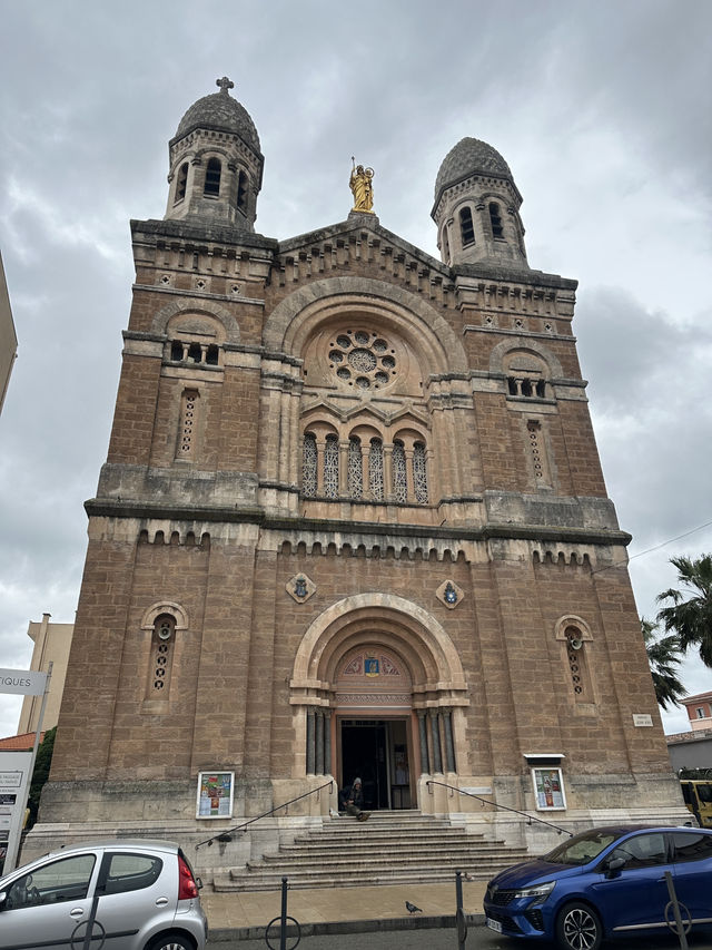 Fréjus เมืองชายฝั่งในฝรั่งเศส