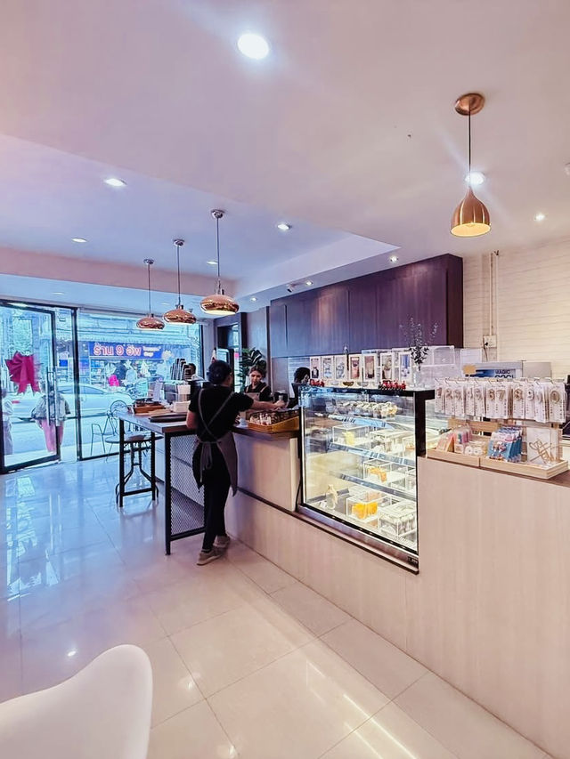 จิบกาแฟดี ขนมอร่อย บรรยากาศสบายๆ ที่ CITY CAFE’ พั