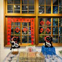 Lucky Cats & Creative Quirks