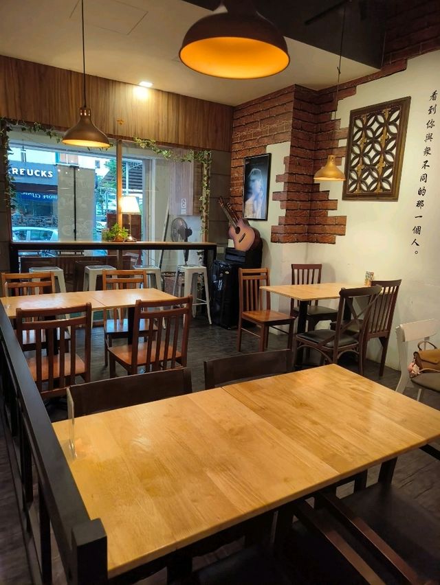 Hidden Cozy Corner in JB You’ll Love!