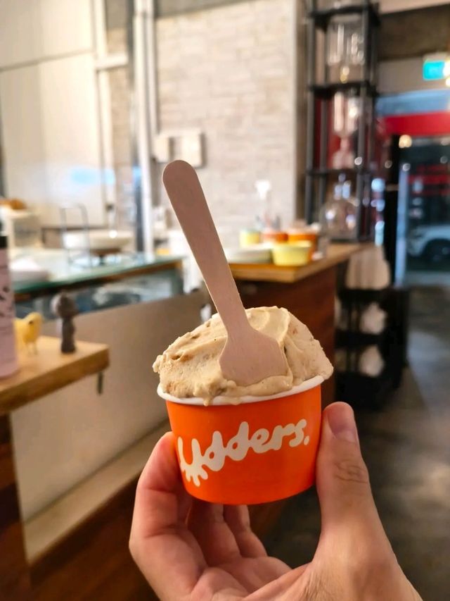 🇸🇬Big Cones Matcha Icecream🍦Udders Singapore 