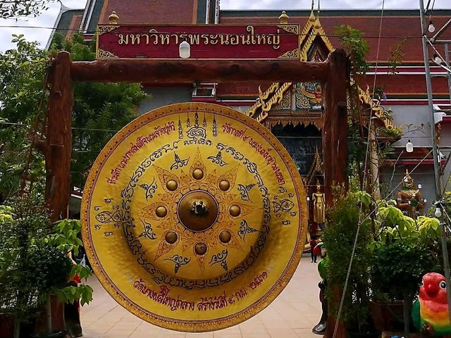 วัดบางพลีใหญ่กลาง พระนอนองค์ใหญ่มาก
