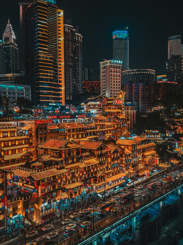 From Quiet Corners to a Neon Wonderland – The Two Faces of Hongya Cave