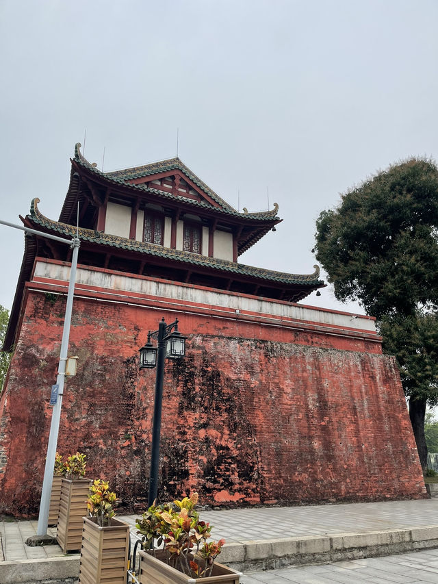 「探訪千年之美－肇慶麗譙樓的神秘魅力」🏰✨🖋️
