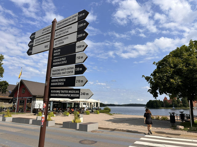 【Trakai｜湖に浮かぶおとぎ話の世界🏰】  ビルニュスから日帰りで行ける人気スポット「トラカイ」に行ってきました！
