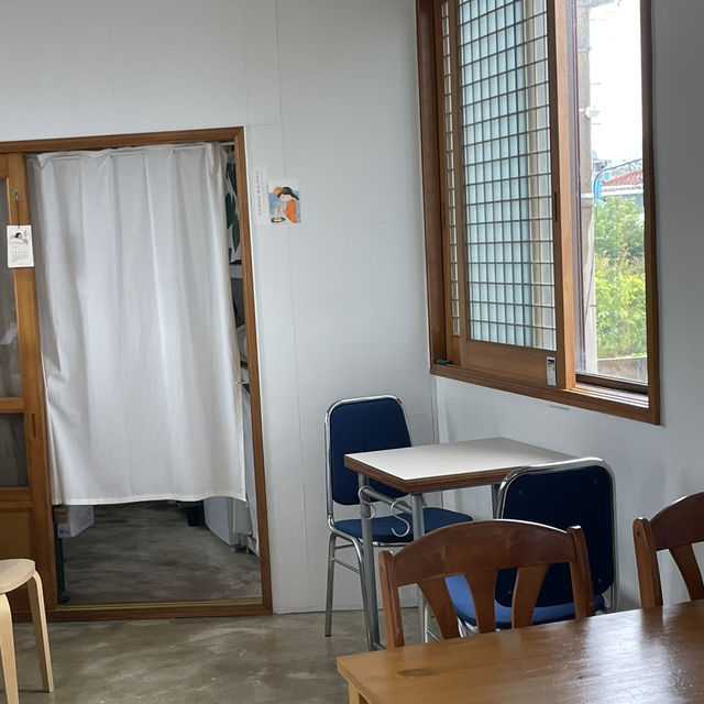 제주 여행 / 차분한 분위기에 맛난 디저트와 음료를 파는 카페 작은방