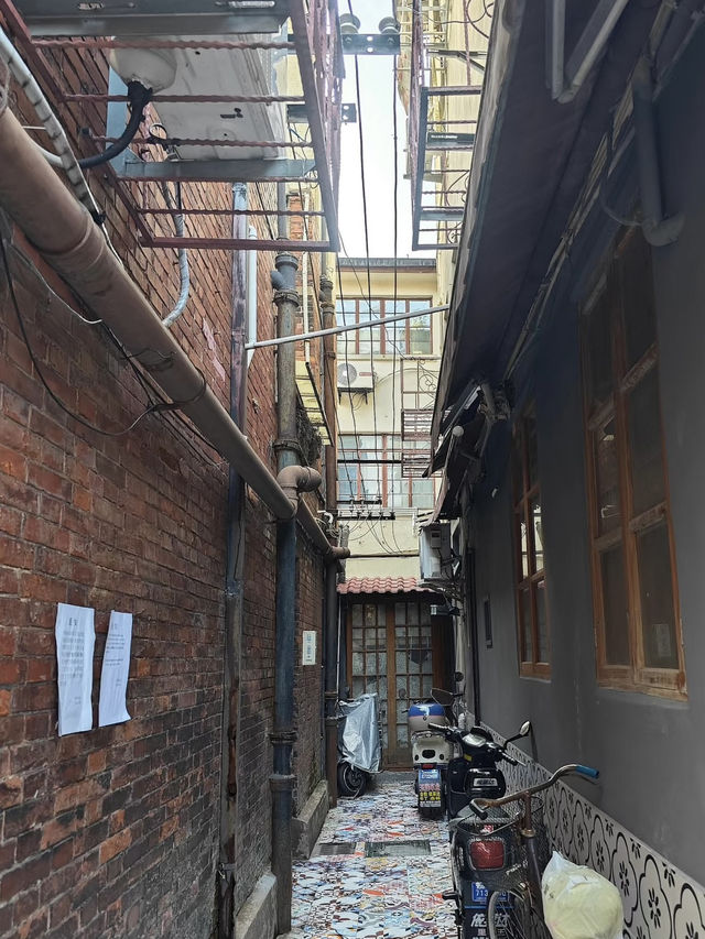 Creative Corners on a Budget: My Stroll Through Tianzifang, Shanghai