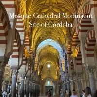 Cordoba's Mosque-Cathedral: A Stunning Blend of Faiths! 🕌⛪
