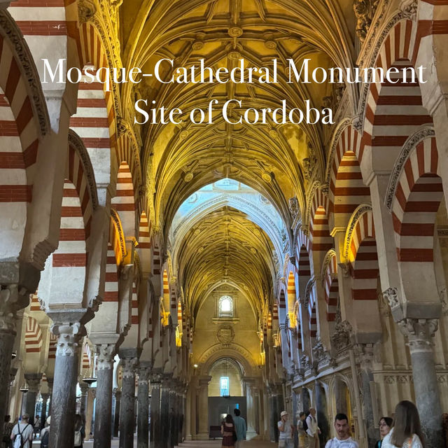 Cordoba's Mosque-Cathedral: A Stunning Blend of Faiths! 🕌⛪