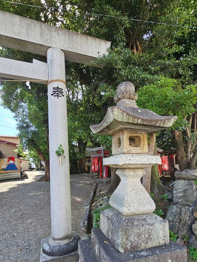 神明守護的水源小祠，伊勢市車站旁〔世木神社〕⛩️
