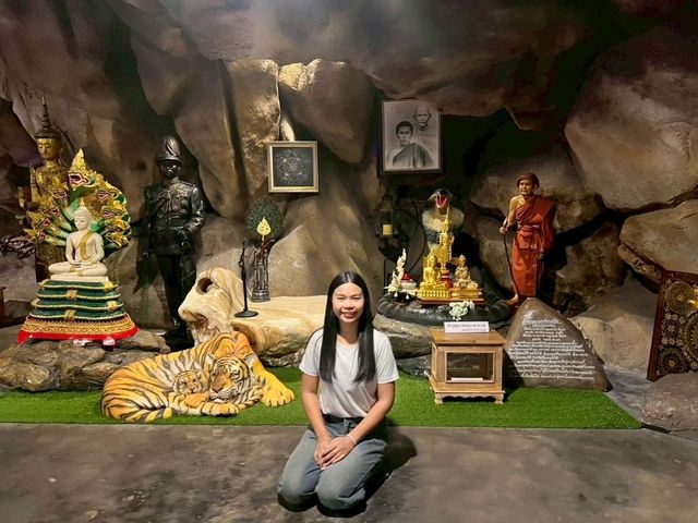 วัดหลวงพี่แซม พนัสนิคม