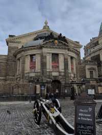 🏛芸術と歴史が息づく街！ドレスデン旧市街で優雅なひとときを🎼
