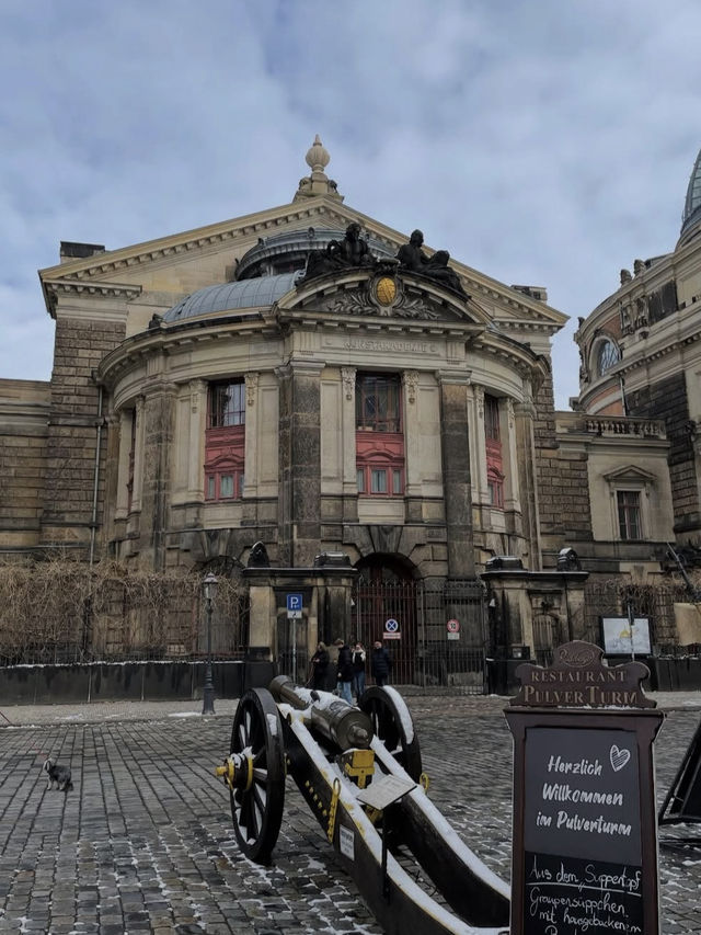 🏛芸術と歴史が息づく街！ドレスデン旧市街で優雅なひとときを🎼