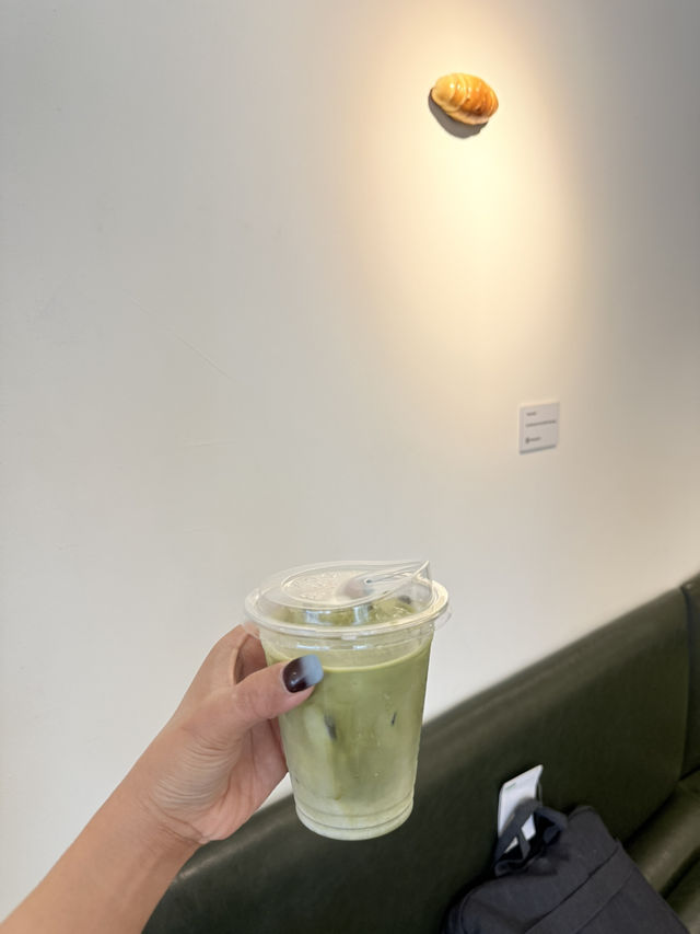Fade Away คาเฟ่ ริมทะเลบางแสน