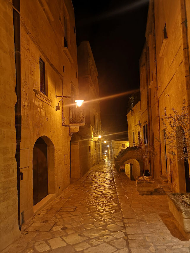 歴史の影と美しさが交差する場所。カステッロ・トラモンターノで静かな時間を。🏰🌆 #Matera #CastelloT