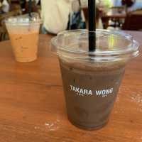 TAKARA Cafe & Wong Bar (หรือ Café TAKARA WONG)