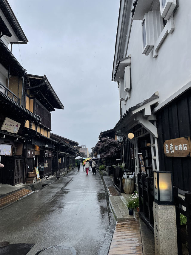 【高山小京都漫步】陰雨中的懷舊街景、朝市散步與飛驒牛初體驗
