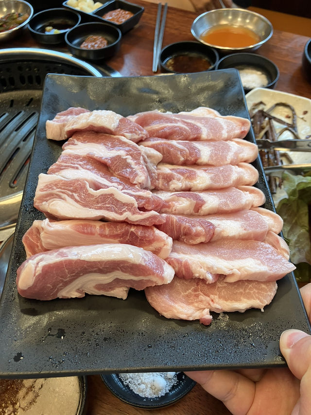 지금까지 이런 고기는 없었다! 한우 맛집, 파주 홍부 생고기!