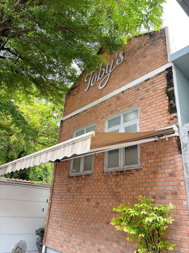 Toby’s คาเฟ่ในสุขุมวิท 38 สวยมาก vibe อย่างดี