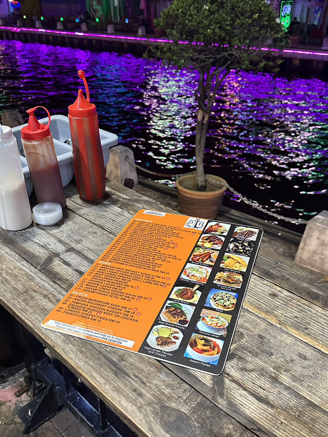Light Bites, Heavy Vibes – Dutch Harbour Café Delivers Melaka Magic