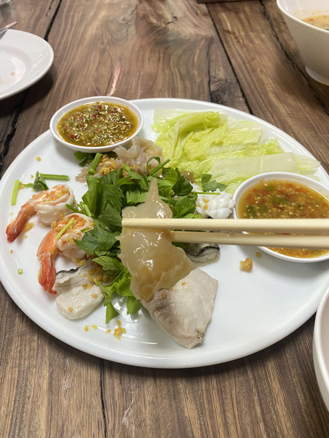  ห้ามพลาด! ข้าวต้มปลาหน้าเกาะสีชัง ศรีราชา 🍚🐟✨