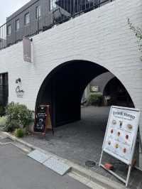 実は宿泊していない人でもカフェなら利用できるって知ってた？朝カフェにも夜カフェにもおすすめな海外風カフェ🫣🧡