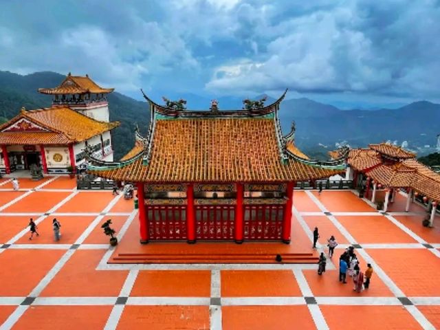 🛕 Chin Swee Caves Temple: A Spiritual Escape Above the Clouds