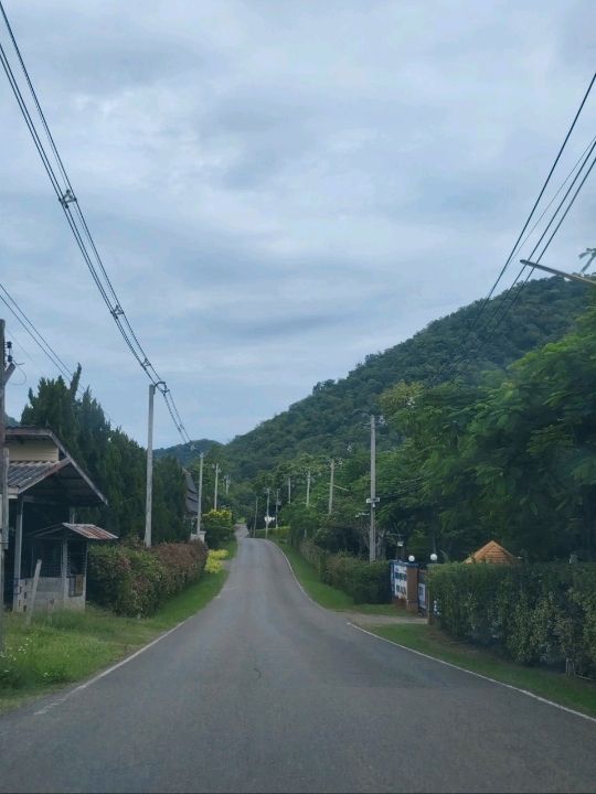 กราบสักการะ หลวงพ่อทวดเขาใหญ่ ที่พุทธอุทยาน