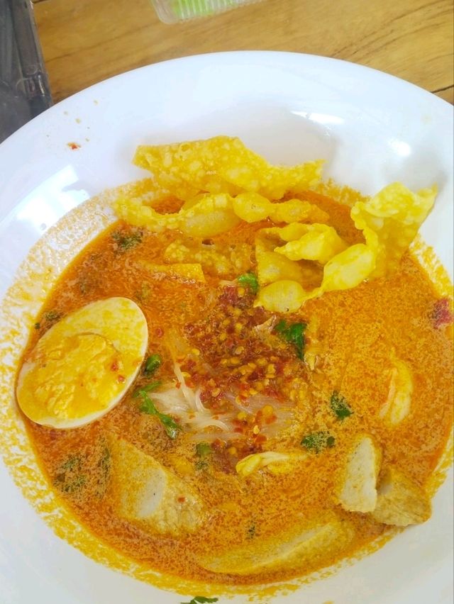 “ร้านฟาฮัท” เตี๋ยวเรือฮาลาล🍜