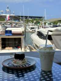รีวิว Dusha Cafe Phuket: คาเฟ่ท่าเรือยอร์ชสุดชิค
