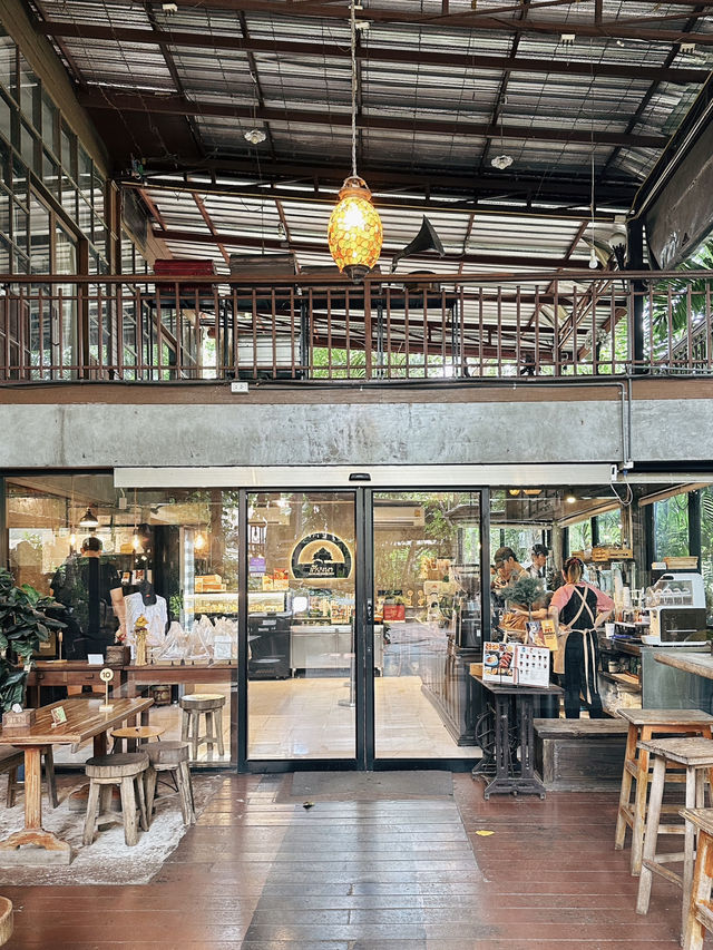 เถียงนาคาเฟ่ | Tak