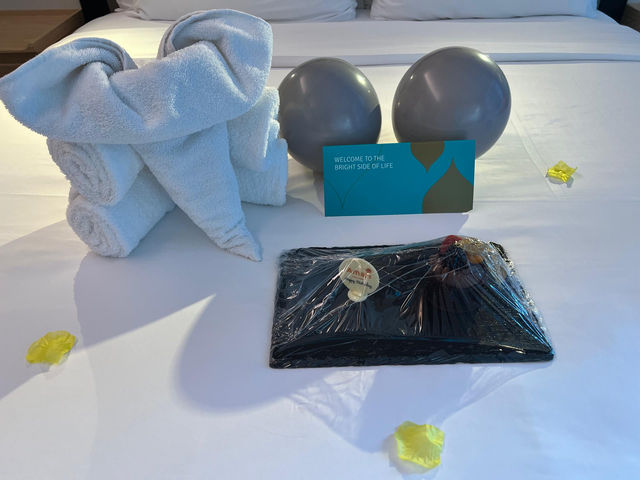 Amari Kuala Lumpur Club Suite Review | Spacious Luxury, Amazing Buffet & Warm Birthday Surprise! 
