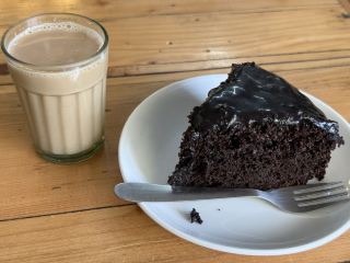 인도 다람살라 Cafés & Bakes: 마음을 치유하는 언덕 위의 카페 시간