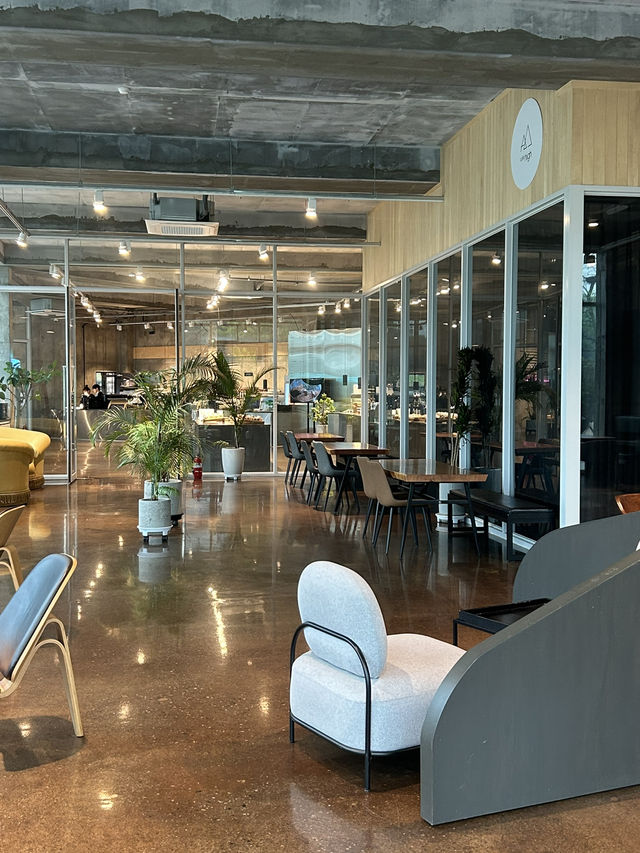 산자락 품은 뷰 맛집, ‘cafe high’에서 찾은 일상의 쉼표