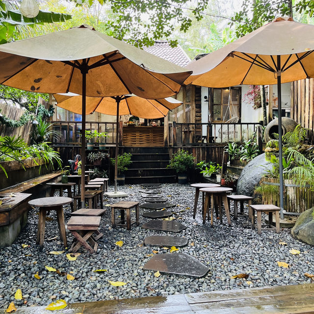 ☕ Hidden Charm in Danang — Amee Café, Where Every Corner Tells a Story