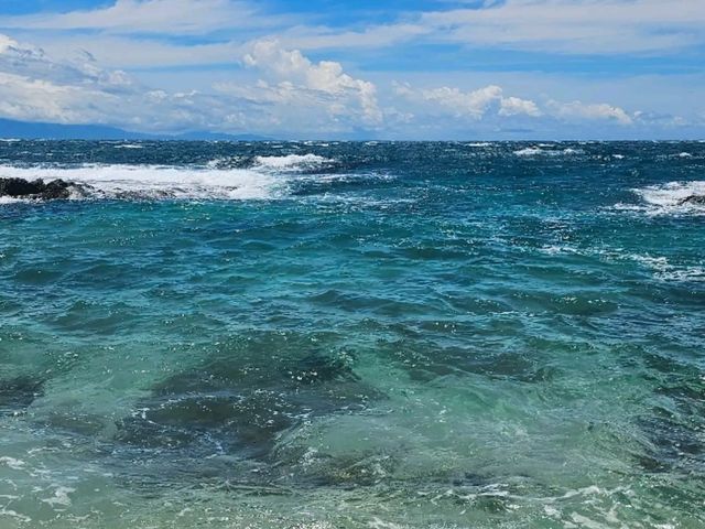 🌊 藍天碧海間的勇者試煉｜小琉球「厚石魚澳」浮潛天堂與跳海熱點