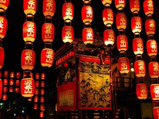 시가🇯🇵 가장 중요한 가을 축제는 아마도 오츠 축제일 것입니다.