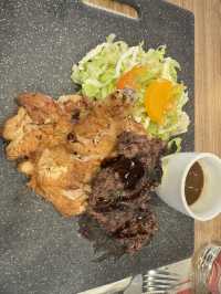 A Cozy Spot for Western Food Lovers
