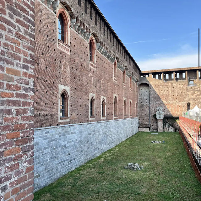 Castello Sforzesco (Milan) Castello Sforzesco (Milan)