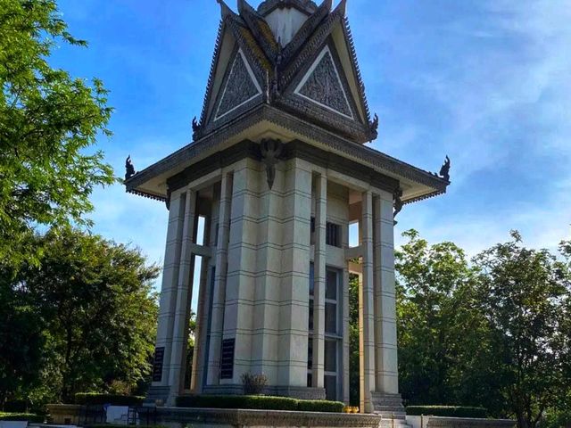 Choeung Ek Memorial Stupa – Remembering Cambodia’s Past 🕊️