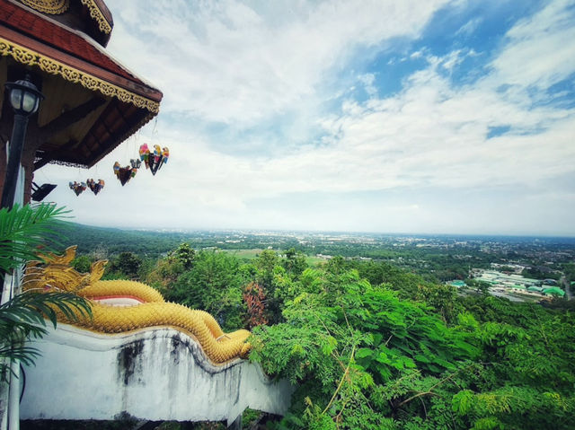 ขอพรหลวงพ่อทันใจ ชมวิวเมืองเชียงใหม่แบบพาโนรามา ขอพรหลวงพ่อทันใจ ชมวิวเมืองเชียงใหม่แบบพาโนรามา