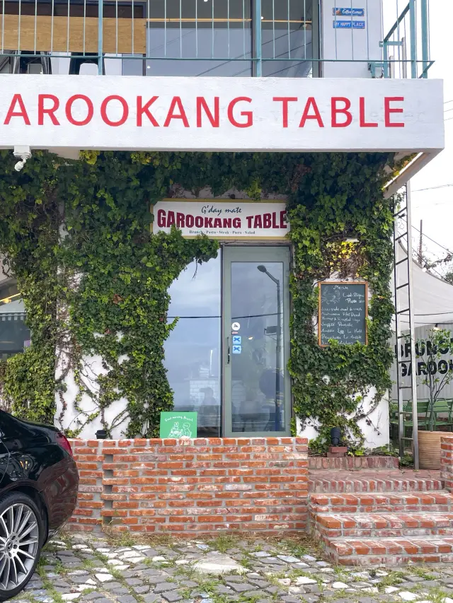 송정のフランス風ブランチとオーシャンビューカフェ、ガルキャンテーブル