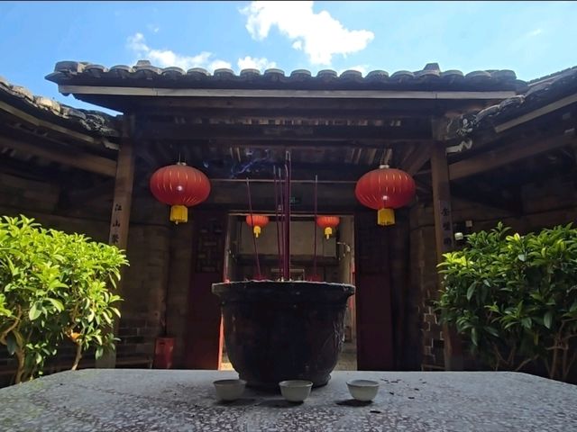 泥土與記憶之間  |  我站在樓心，聽見歷史與生活交錯的聲音