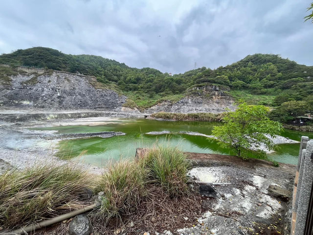 🌋 Xiaoyoukeng – The Volcanic Heart of Yangmingshan 🌿