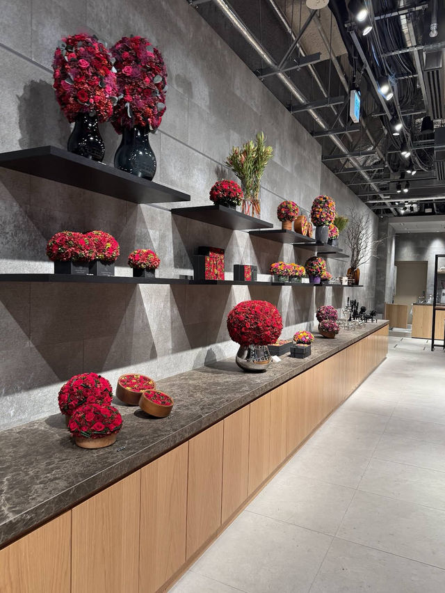 Scandinavian Calm with Floral Elegance at Nicolai Bergmann NOMU Scandinavian Calm with Floral Elegance at Nicolai Bergmann NOMU