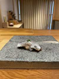 鮮味雙重奏：海膽與中拖羅
