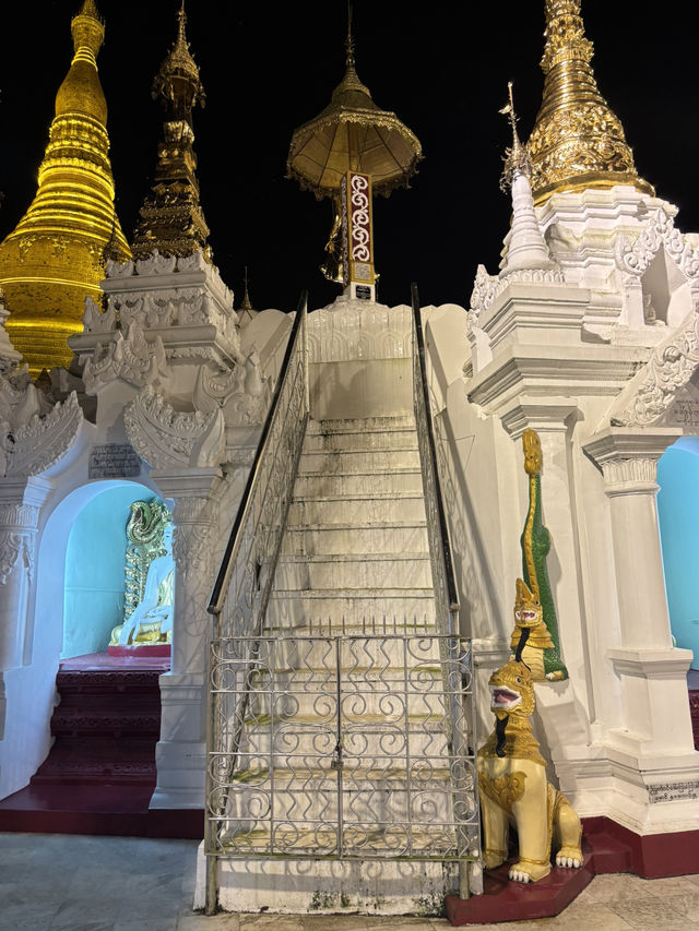 The most sacred golden Buddhist temple in Myanmar: Shwedagon Pagoda ✨